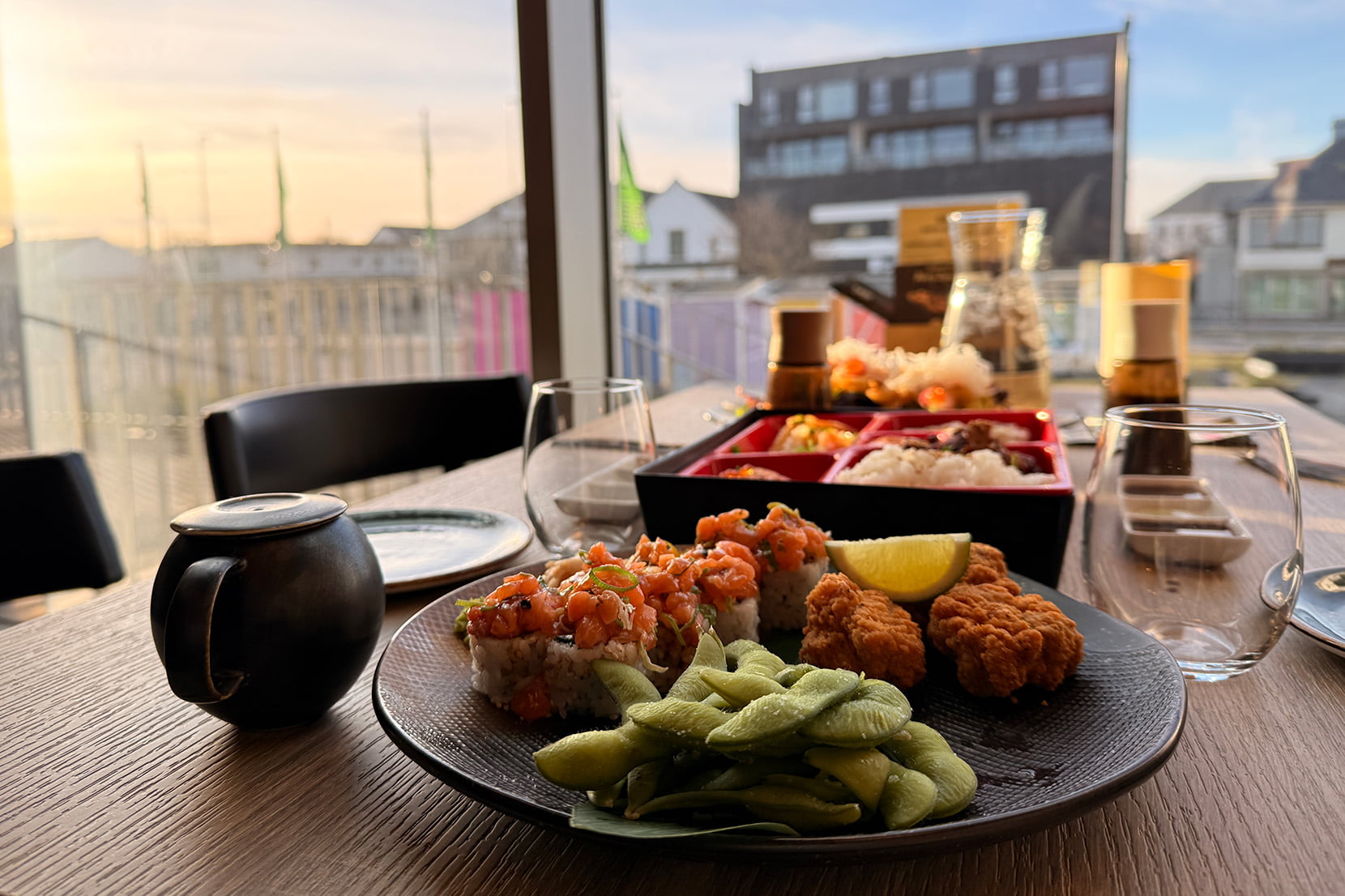 Bilde av retter servert på Sabi Sushi Åkra.