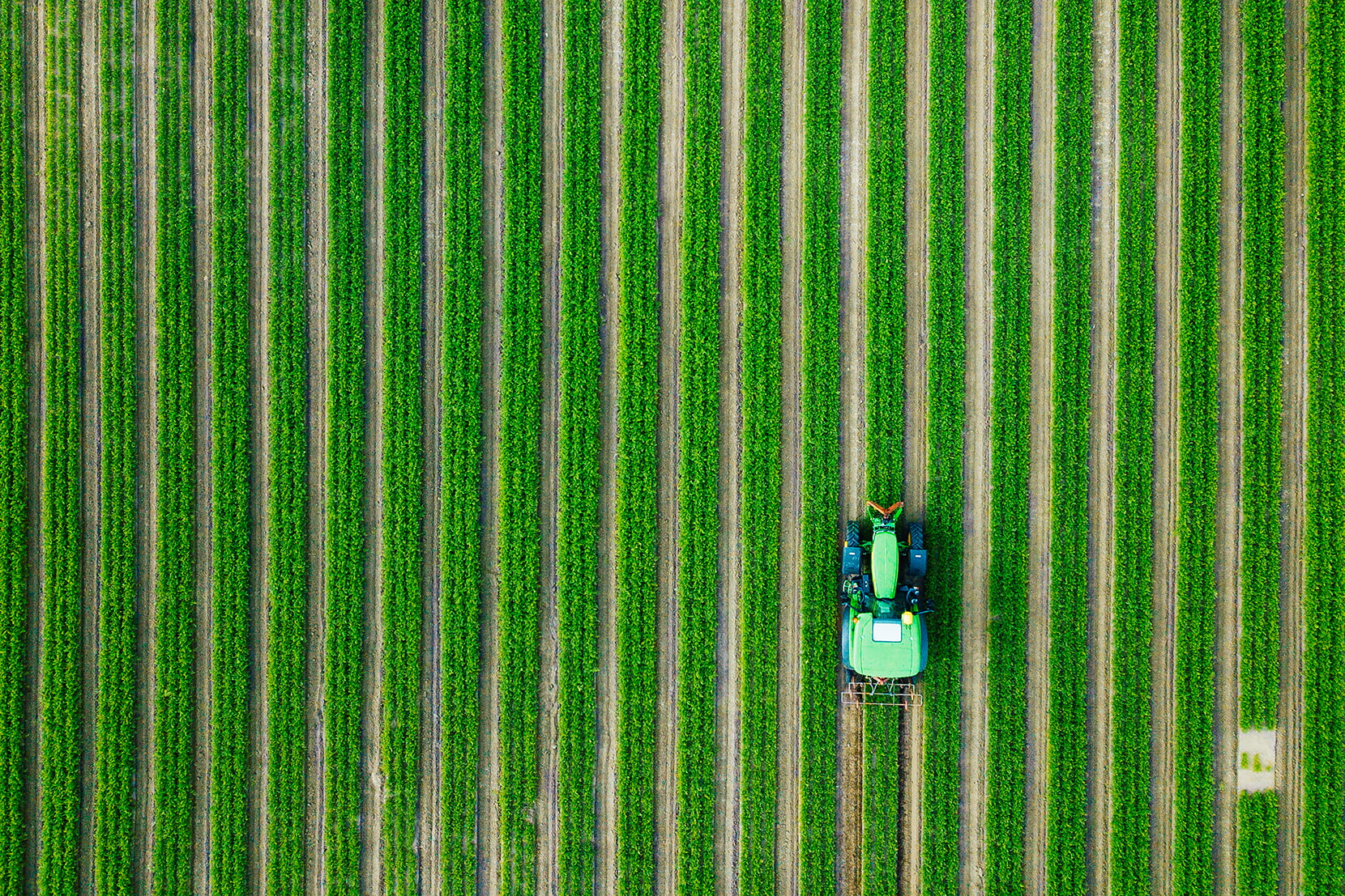 Dronebilde av landbruk på Ferkingstad på Karmøy